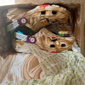 NWT Crocs Cinnamon Toast Crunch size W8/M6